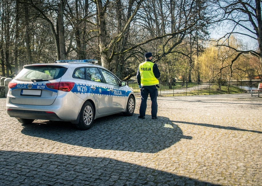 Niebezpieczny incydent na przejściu dla pieszych w Płocku: 12-letni chłopiec potrącony przez samochód