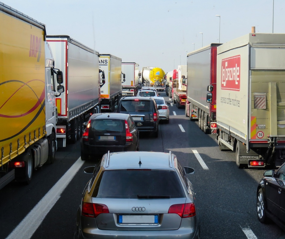 Przedstawiciele prawa w Płocku zatrzymują nieodpowiedzialnych kierowców
