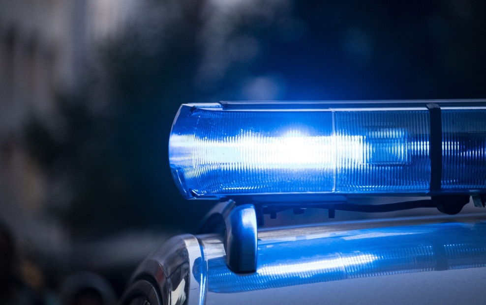 47-letni mężczyzna udający policjanta wyłudzał pieniądze i zmuszał ofiary do spalenia telefonów.