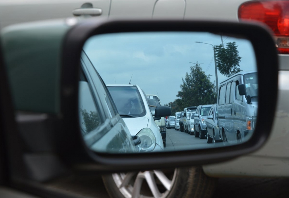 Przerażająca jazda pod prąd przez płocki most – starsza pani za kierownicą!
