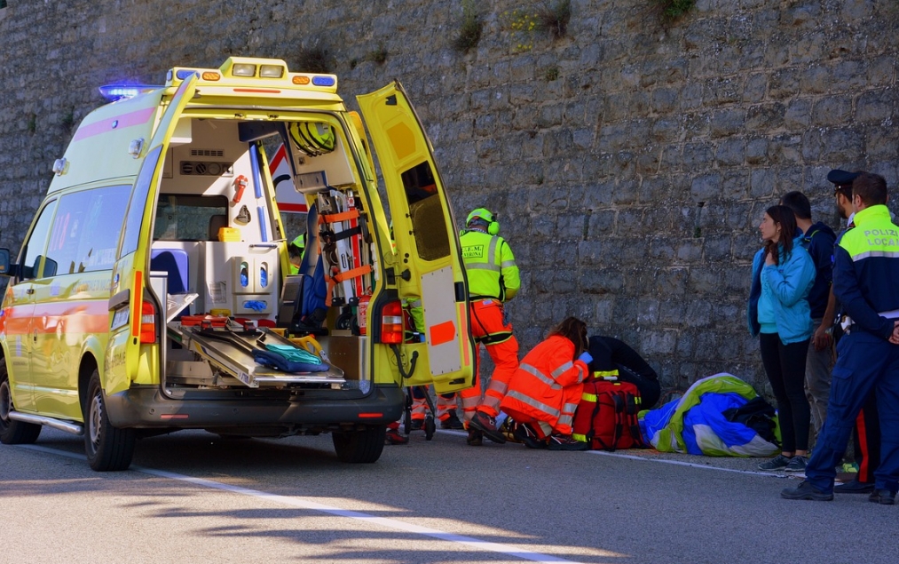 Tragiczny wypadek drogowy niedaleko Płocka – dwie osoby hospitalizowane
