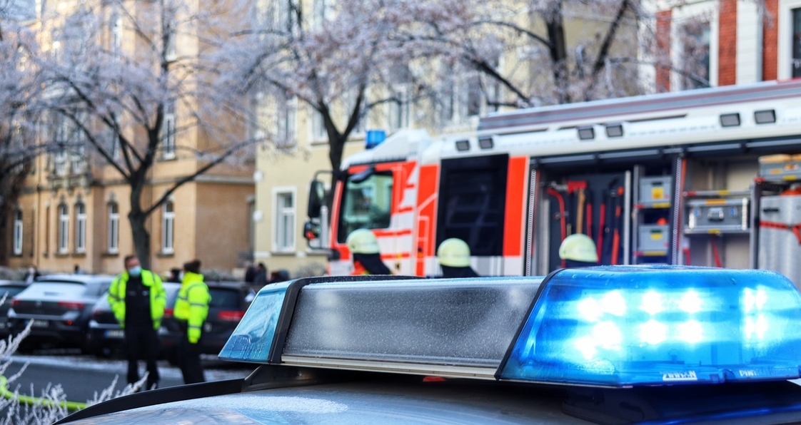 Tragiczne zderzenie trzech samochodów na drodze w pobliżu Płocka