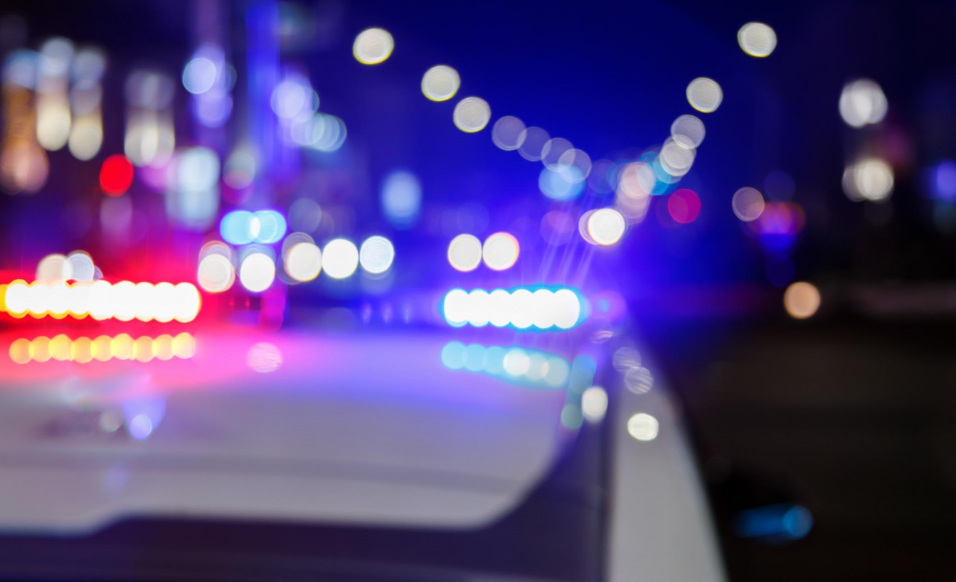 83-letni mężczyzna bez prawa jazdy powoduje poważny wypadek drogowy w Radzanowie