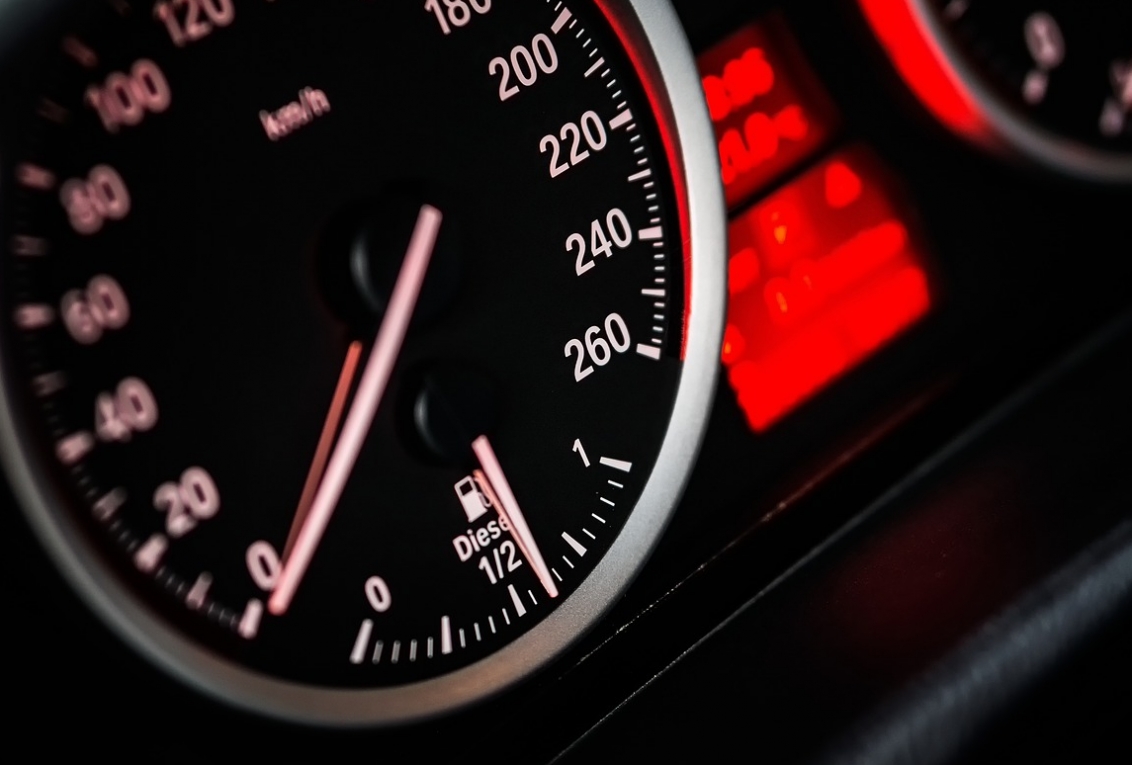 34-letni mężczyzna, pędzący ulicami Płocka z prędkością 117 km/h, został ukarany przez policję